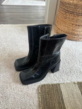 Steve Madden Black Leather Square-Toe Block Heel Ankle Boots